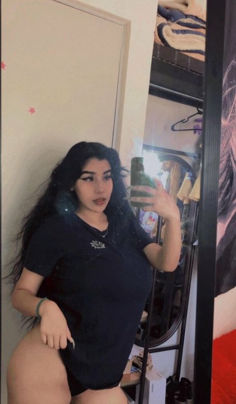 Fernanda V model hot pics