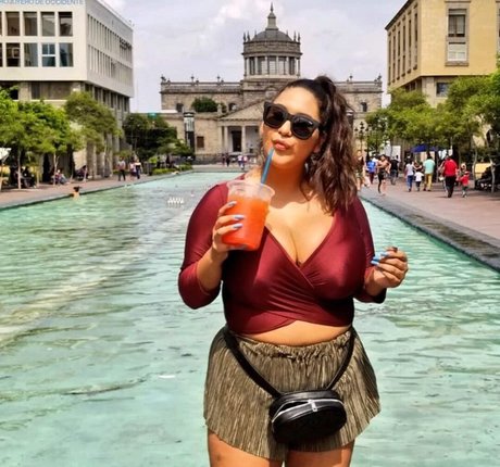 realroses best model img