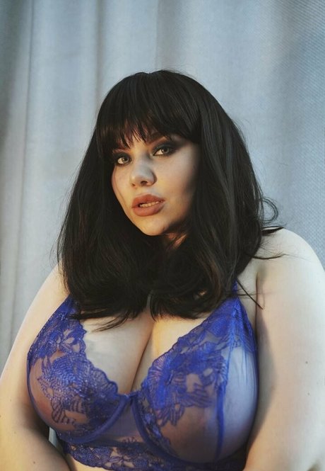 KoftaCurvy naked star image