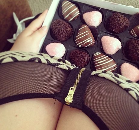 Vickii Swanson top star image