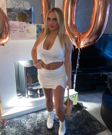 Caoimheeee art star pictures