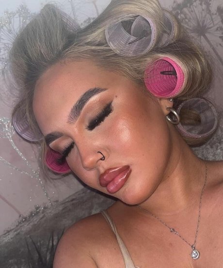 Caoimheeee model hot pic