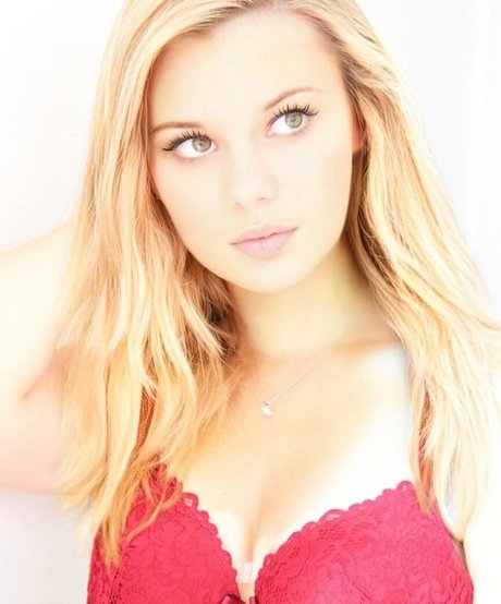 Nolwenn Dis exclusive star pictures