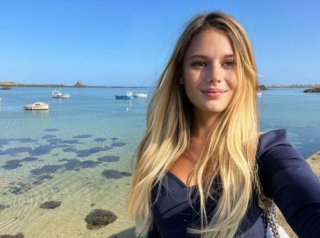 Nolwenn Dis pornstar nudes image