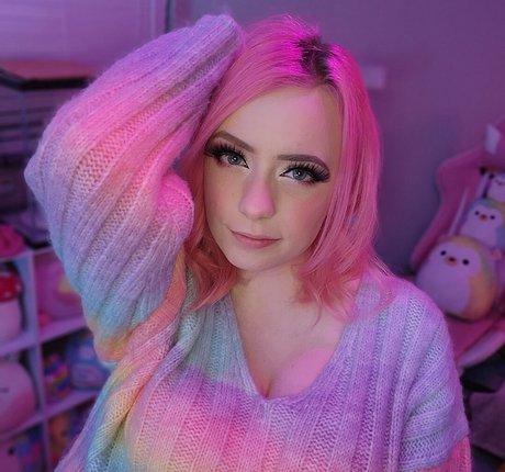 SquishShe star xxx img