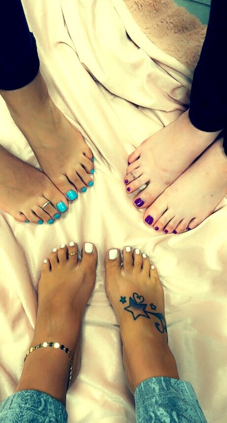 _tootsiegarden_ model free photo