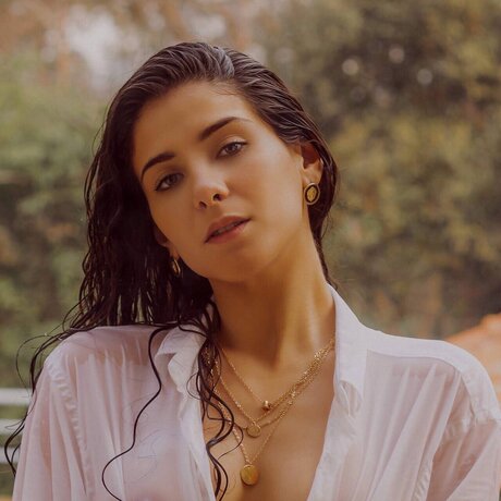 Olivia Dear hot star img