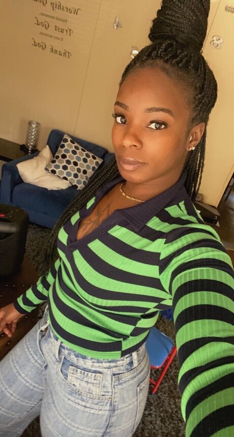 Muneerah xxx model gallery