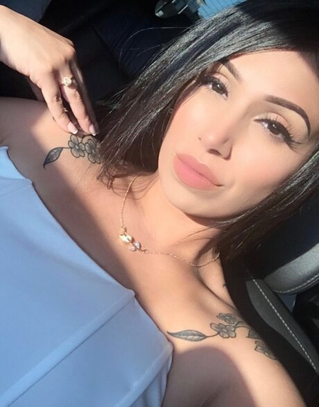 Star Queen model erotic pics