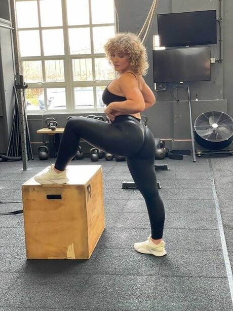 curvy muscle onlyfans hot sexy photos