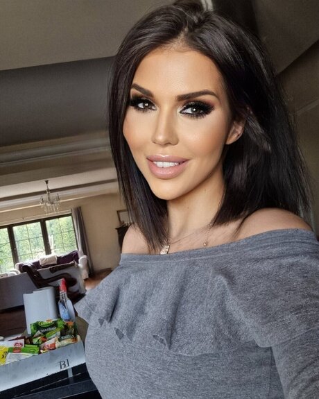 Brunette1987 xxx model pic