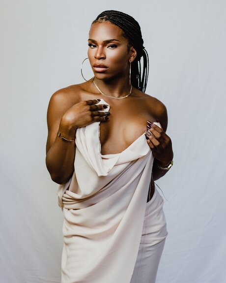 Porschia Munroe model porn image