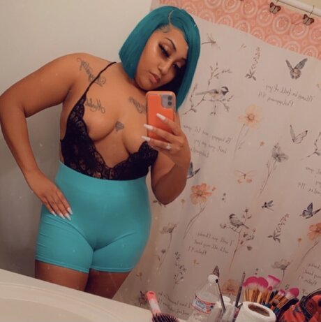 GlamDoll model nude pic