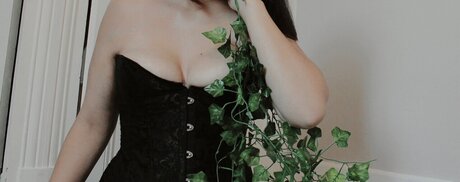 Antonia Zarov pretty pornstar pic