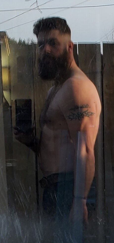 Mechanic34 model pretty photo