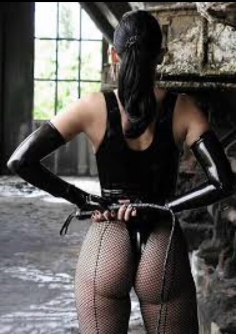 SweetF naked model picture