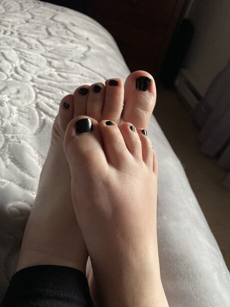 Tiny Tootsies sex model image