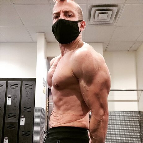 Dread hot model picture