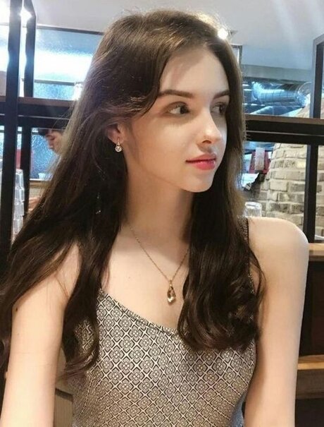 Nanayeee model porn image