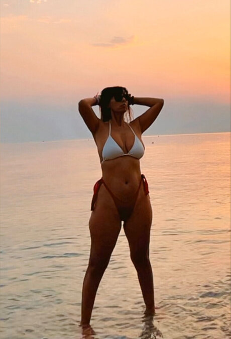 Aliboni sexy model img