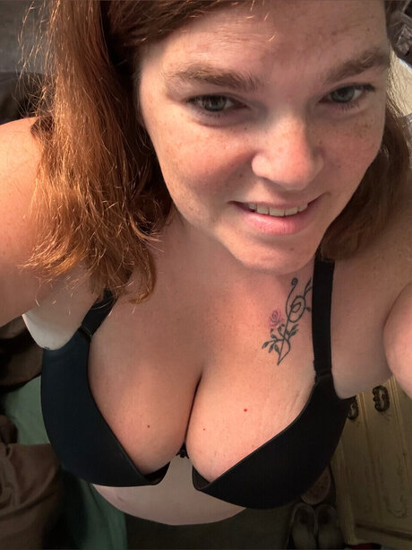 Sexystepmama pornographic star image