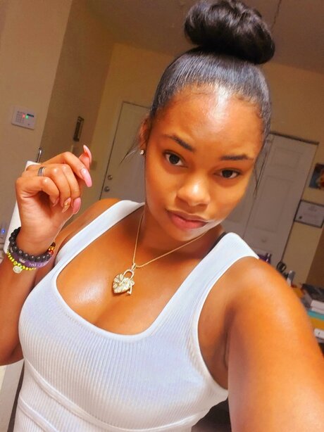 Highlyfaved21 pornstar naked pic