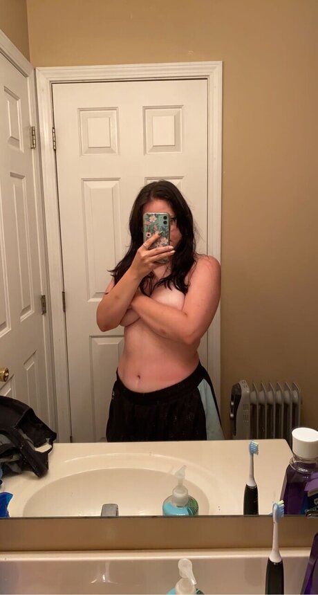 camille sexy model pic