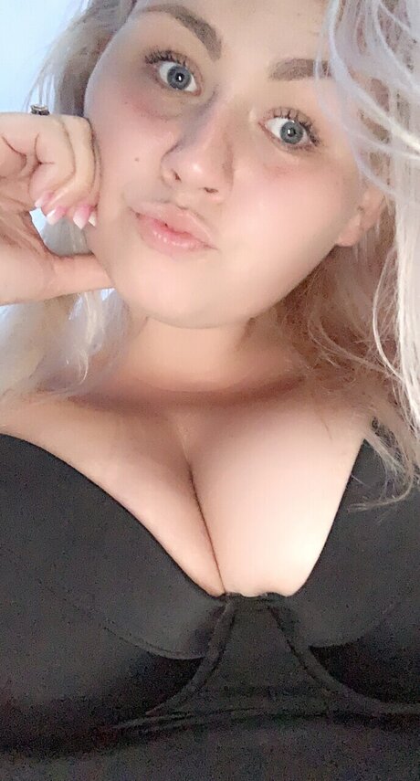 Tasty Tiffanyy_ model perfect pics