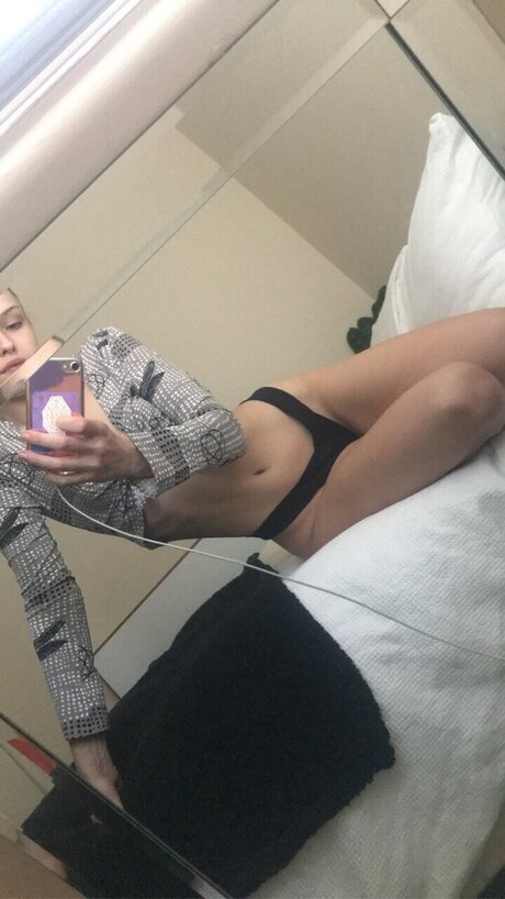 Tina_ adult model pic