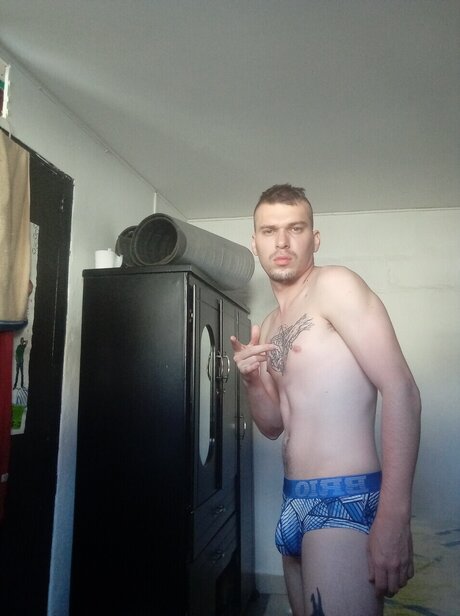 Alvaro Aza star nude picture