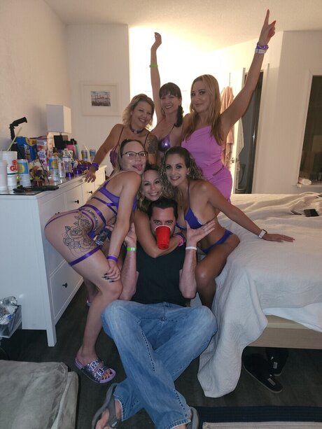 Mr TeenyBikini hot star img