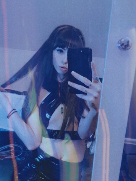 WildWillow sex actress image