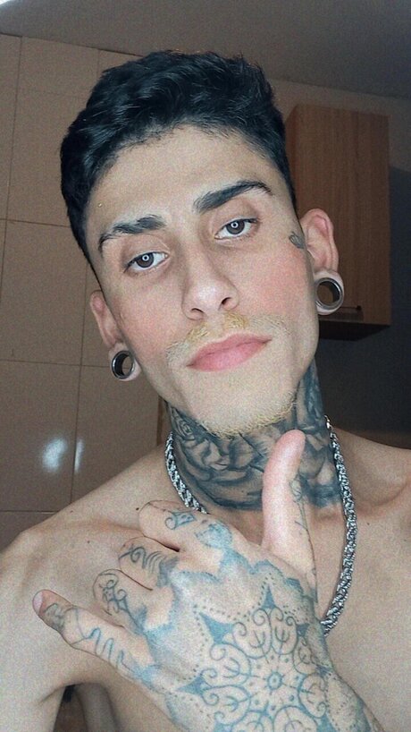 Henrique Vianna model high quality picture