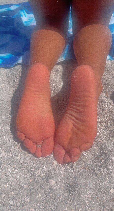 Goldden Girl star erotic pic