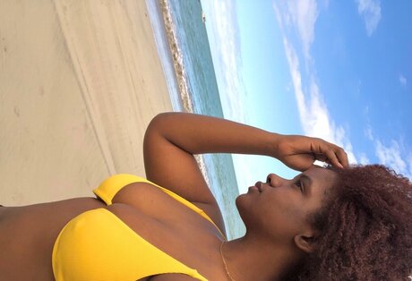 Lesyeuxdeleni nude pornstar pics