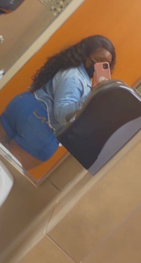 Niiyahboo top model picture