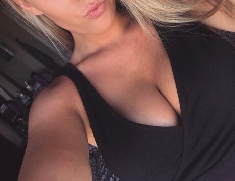 ThatTeacher model naked photo