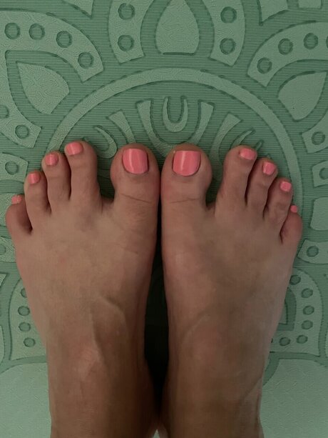YogaFeet hd actress img