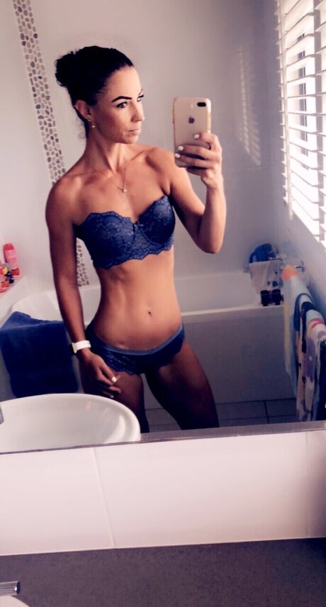 MsFit sexy model image