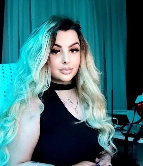 Katie Davis VIP hd star gallery