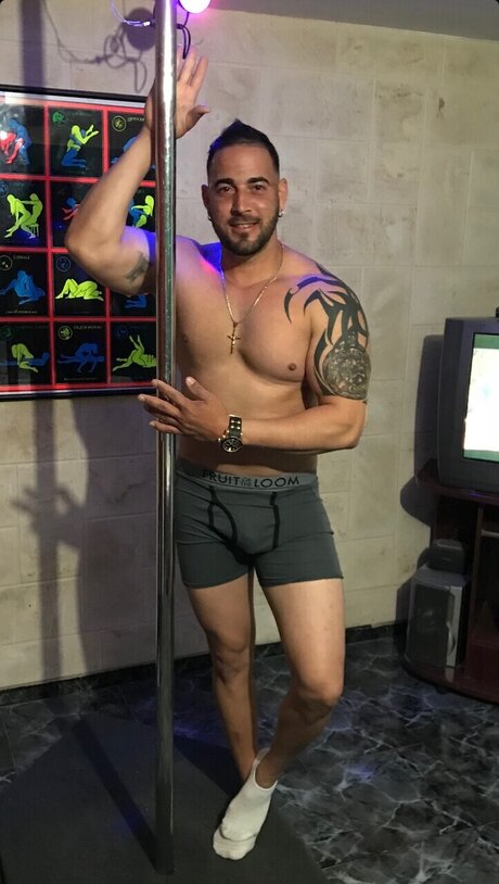 Yusiel Mederos model xxx img