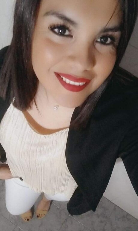 Lunahot_ model image