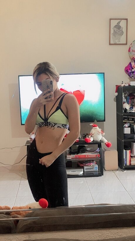 Yoselin pornstar nude photo