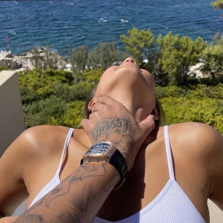 NONCHALANT_ model free pic