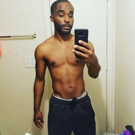 Phelona brown naked model photos