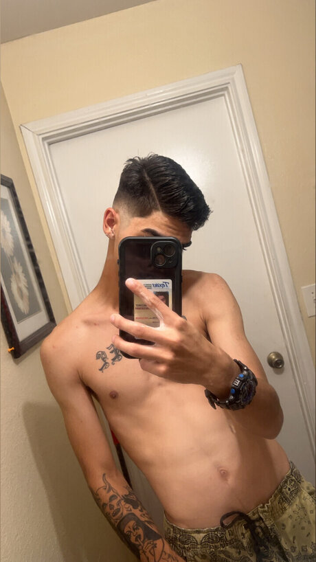 Mkswaggerz star nude pic