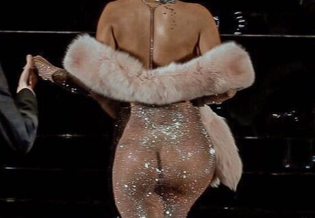 Jazmine Margiela star art photos