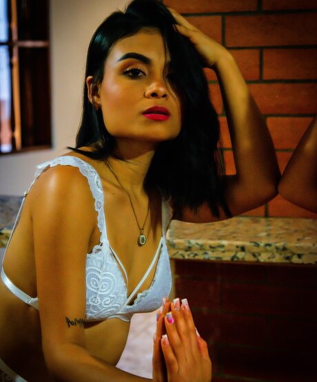 Adeleine Baker porn actress img