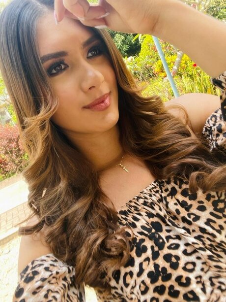 Kelly Uribe model hot image