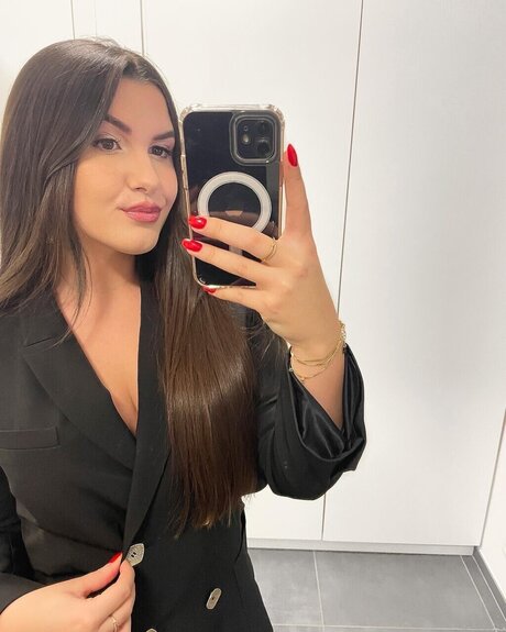 Chaposki star naked images